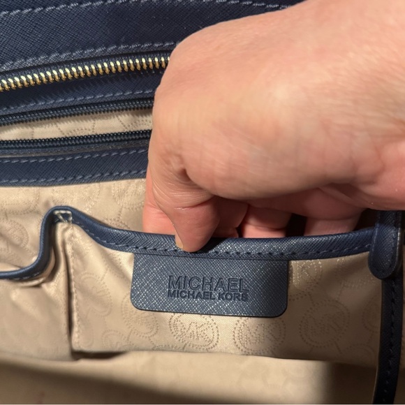 Michael Kors Navy Saffiano Leather Lg Selma with Shoulder Strap-EUC! - Picture 9 of 11